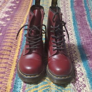 Sz 7 maroon Dr. Martens